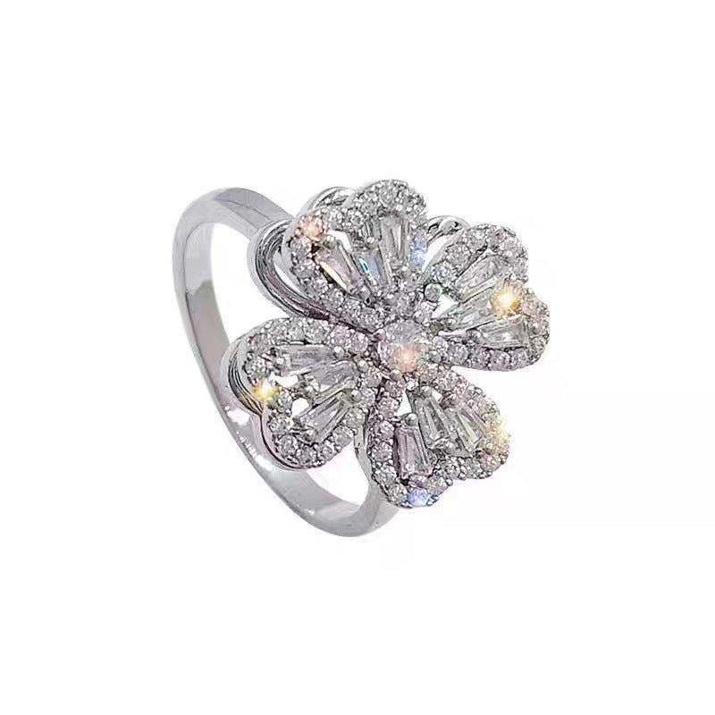 Anillo minimalista de acero de titanio con forma de trébol y circonita incrustada para mujer, diseño de banda abierta ajustable