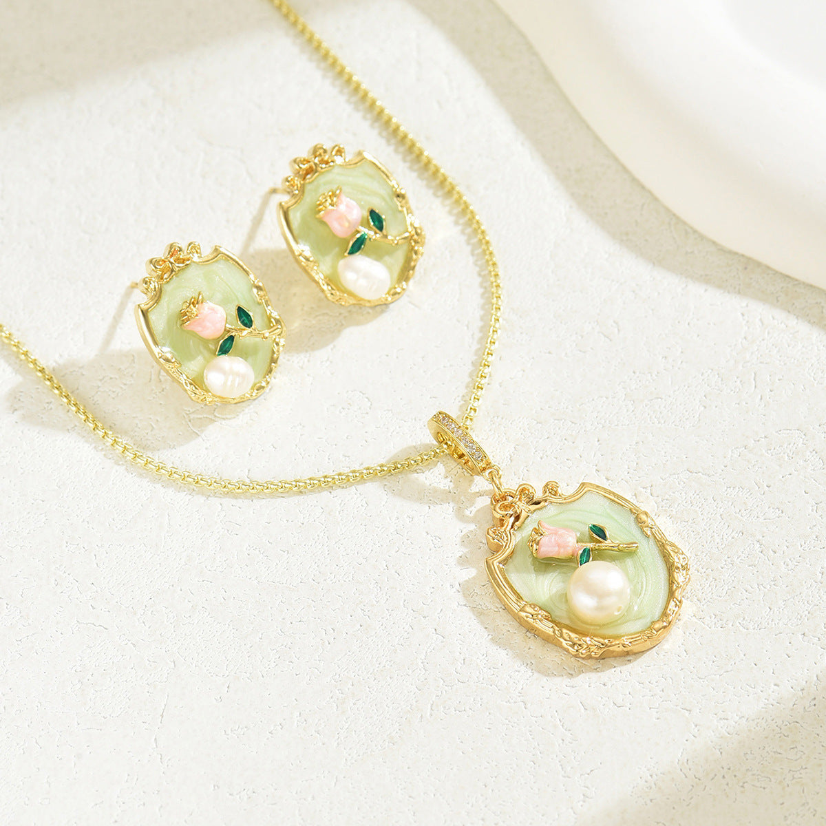 Juego de collar con colgante de rosa estilo floral y pendientes con detalles de esmalte e incrustaciones de perlas sobre base de cobre para mujer