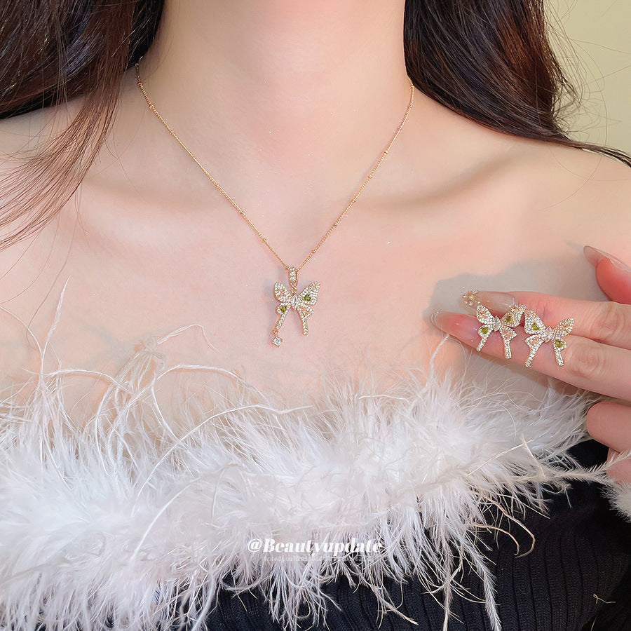Elegante set di collana e orecchini in rame a forma di farfalla con intarsio di zirconi da donna