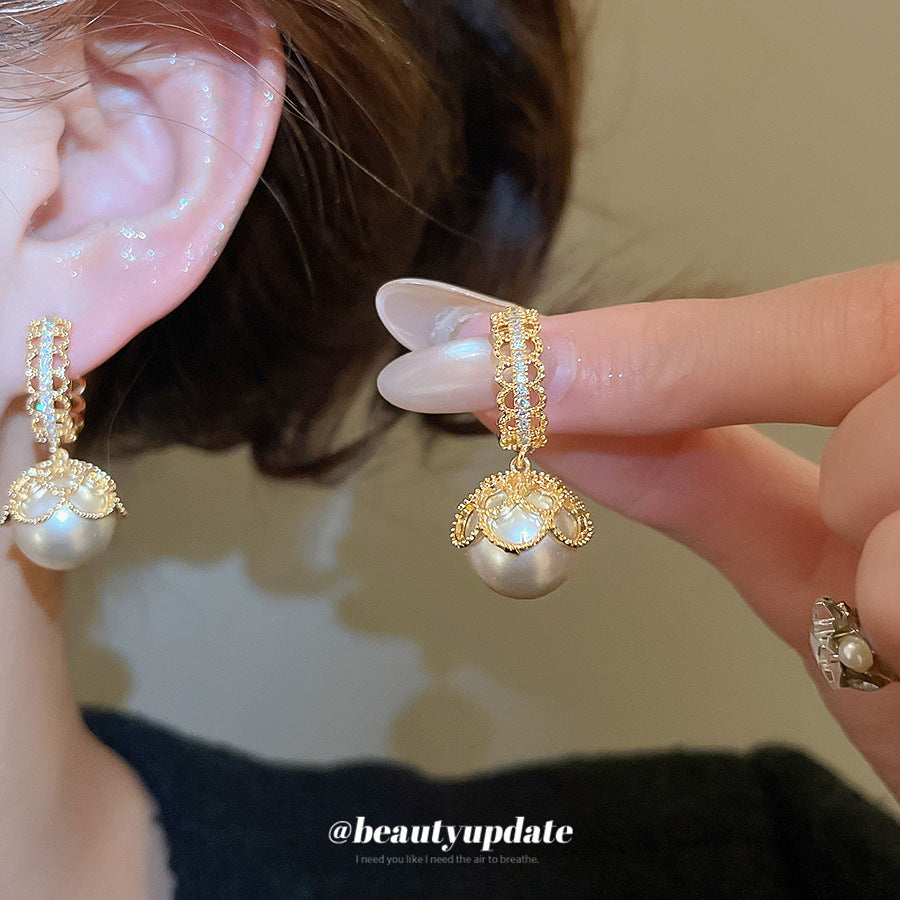Eleganti orecchini a perno in stile vintage francese con intarsio in zircone e design geometrico da donna