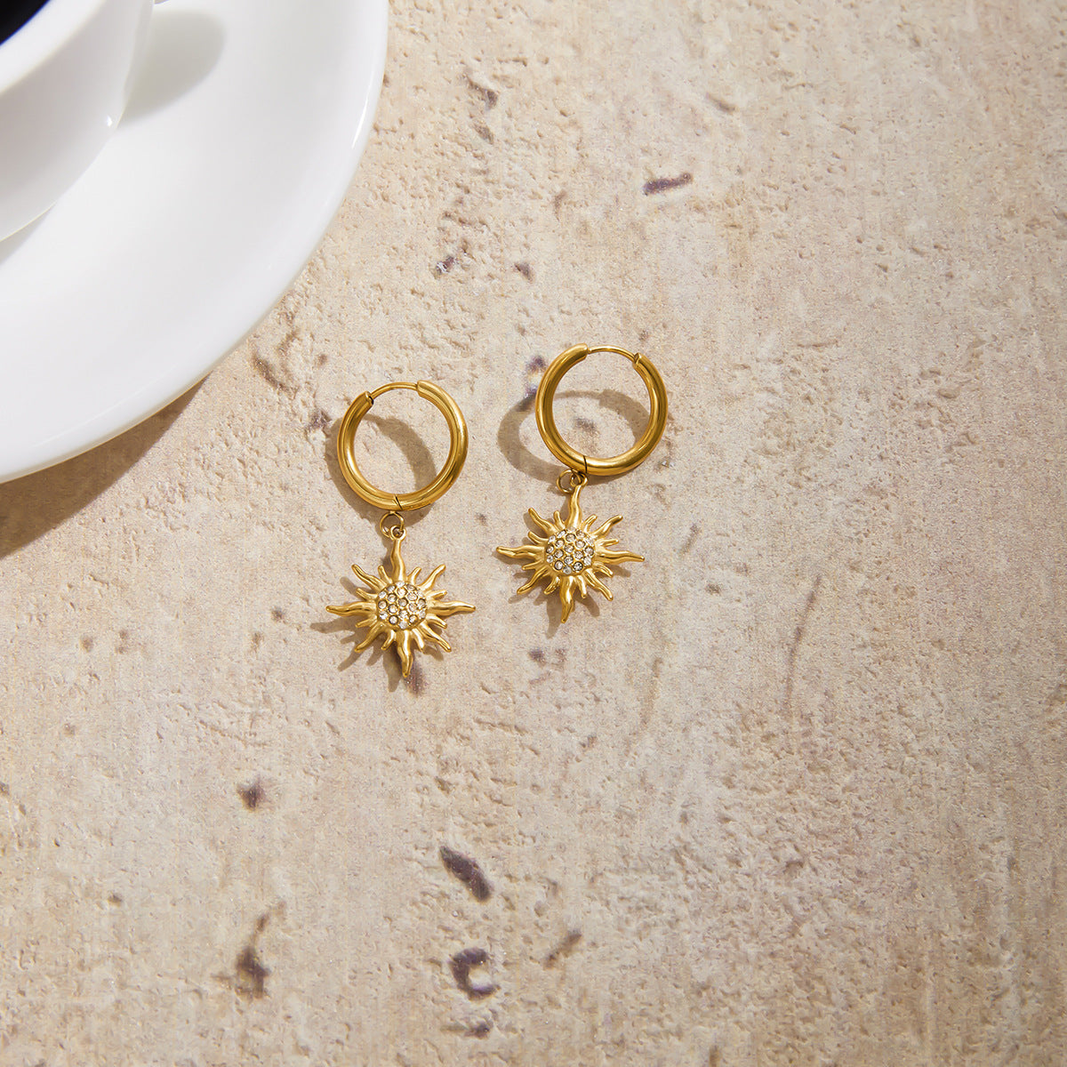 Pendientes de lujo de acero inoxidable con diseño geométrico en forma de sol con incrustaciones de diamantes de imitación bañados para mujer