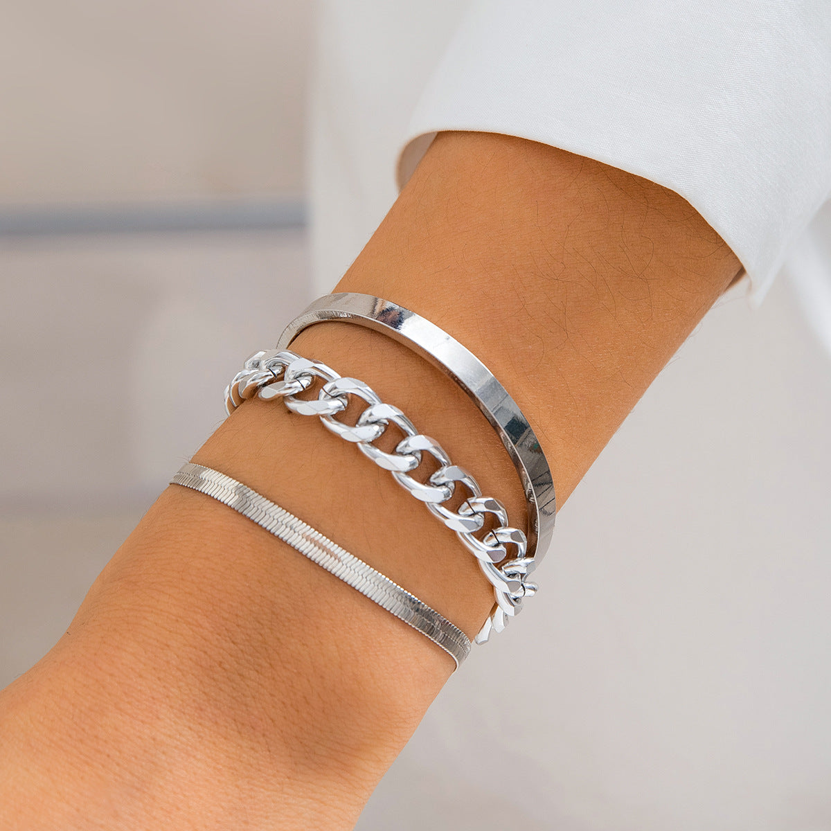 Geometric Ins Style Electroplated Metal Snake Chain Bracelet for Women with Dream Catcher and Octagram Charms