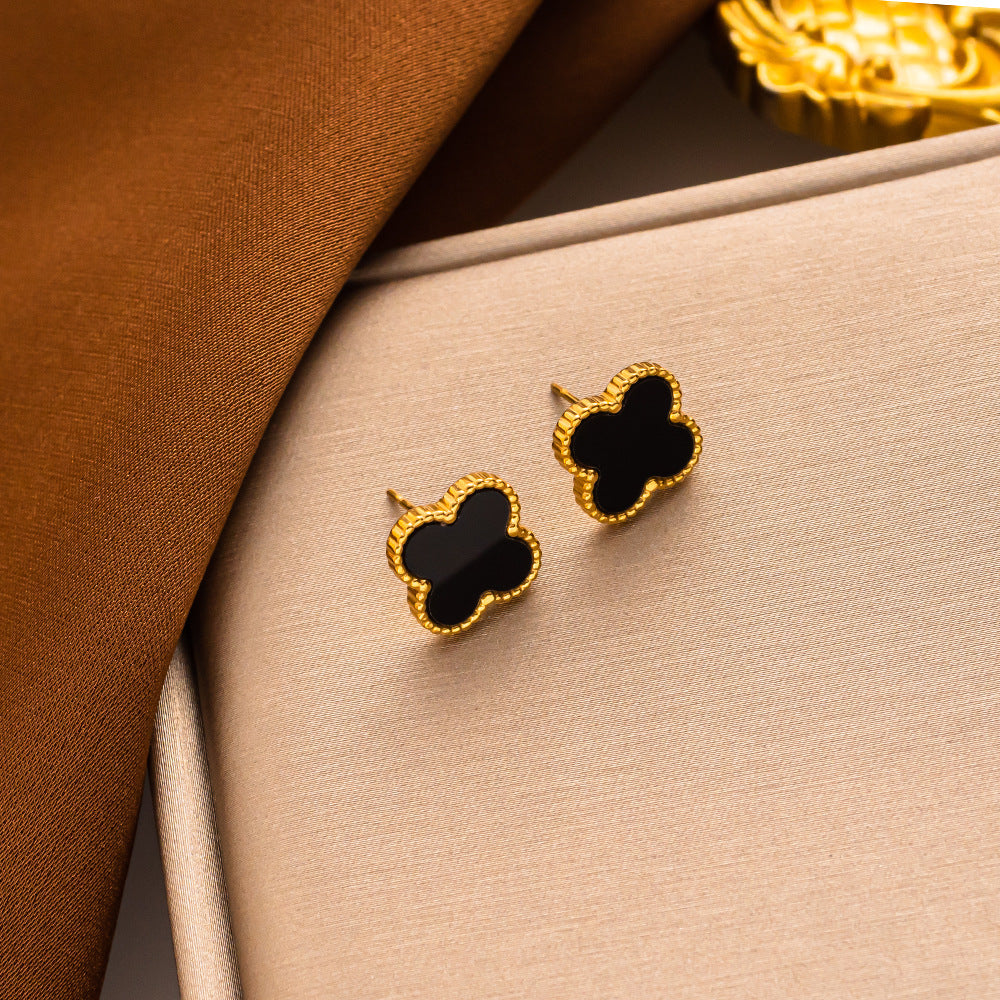 Set di collana, bracciale e orecchini a lobo da donna in acciaio al titanio minimalista con quadrifoglio fortunato