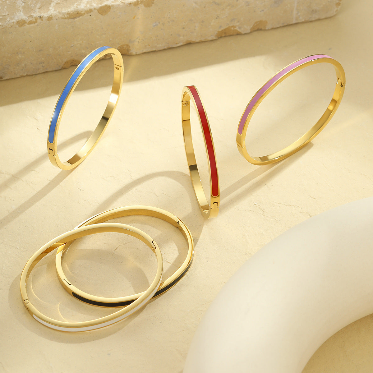 Pulsera Minimalista de Acero Inoxidable a la Moda con Acabado Chapado y Diseño Geométrico para Mujer