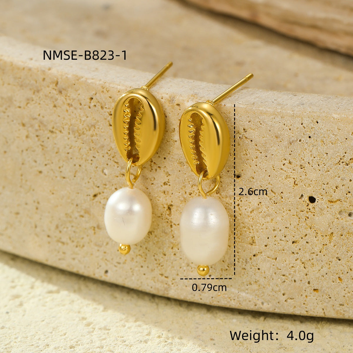 Pendientes colgantes estilo vintage con forma de pinza de cangrejo con incrustaciones de perlas de agua dulce y acero inoxidable chapado en oro de 18 quilates