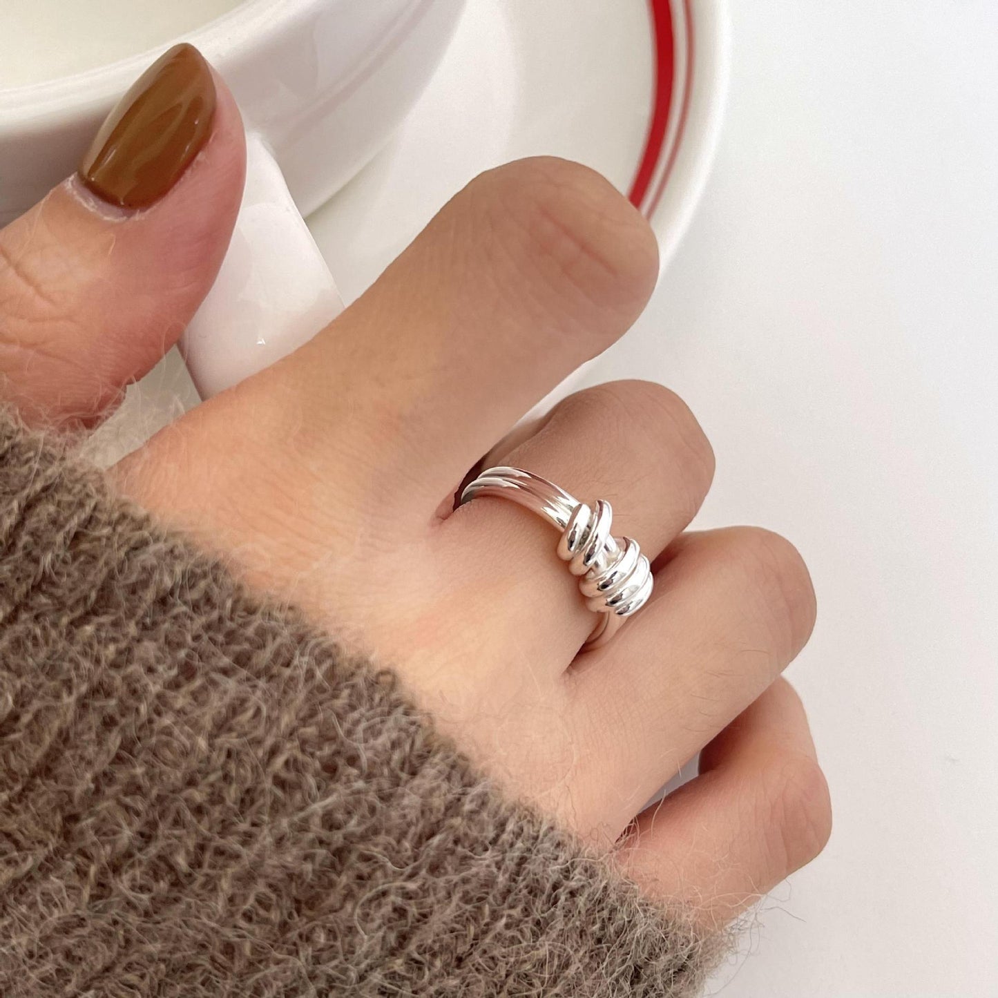 Anello Minimalista Irregolare da Donna in Argento 925 con Nodo