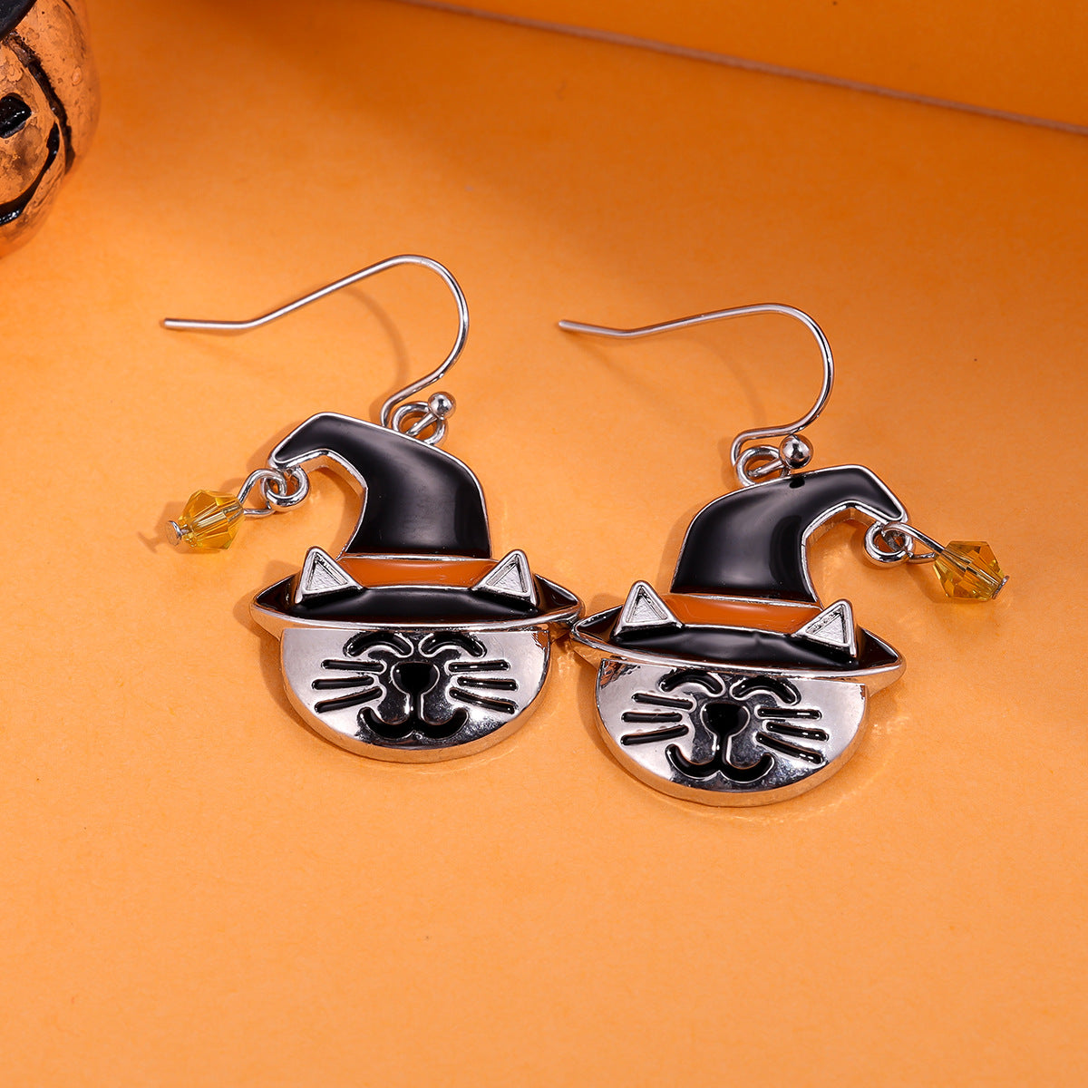 Juego de pendientes de Halloween estilo dibujos animados con diseño de calabaza, aretes de aleación y postes de acero inoxidable para mujer