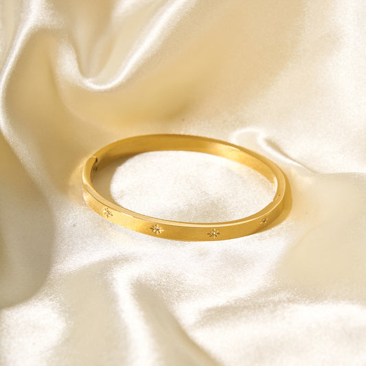 Pulsera Minimalista Geométrica de Acero Inoxidable para Mujer con Baño de Oro de 18K, Hipoalergénica y Resistente a la Decoloración