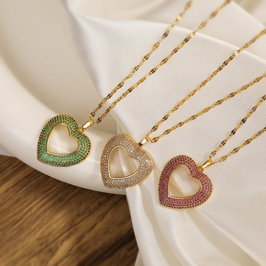 Collana girocollo minimalista da donna con ciondolo a forma di cuore in zirconia e catenina in rame placcato oro 18 carati