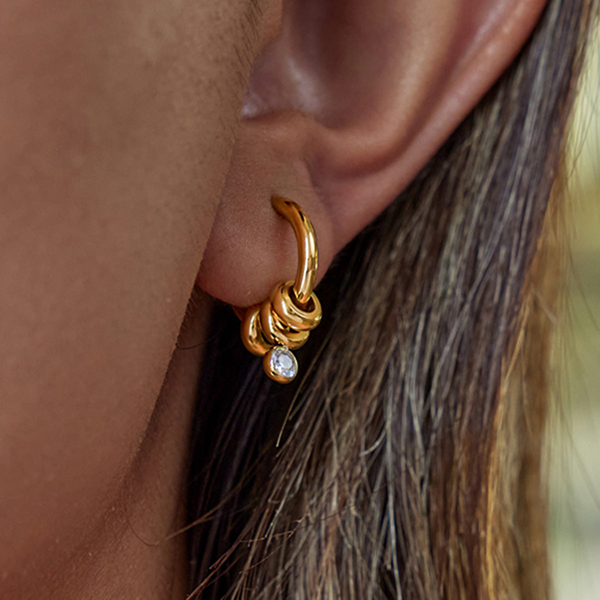 Orecchini a perno geometrici minimalisti in acciaio inossidabile con intarsio in strass per donna, gioielli di lusso in acciaio al titanio placcato ipoallergenico