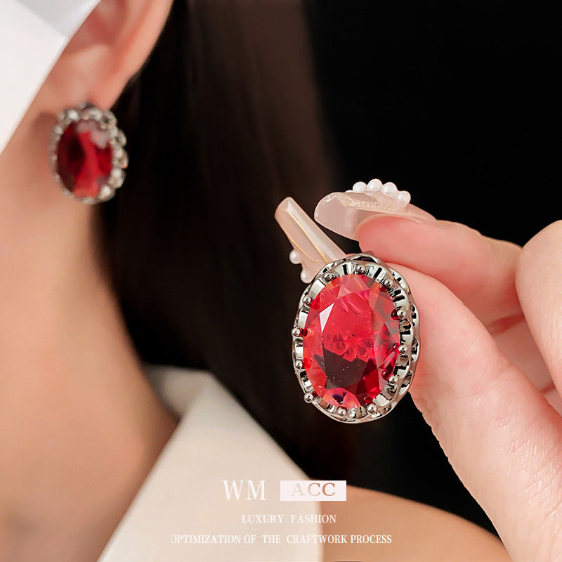 Orecchini a perno eleganti a ovale in zirconia stile vintage in rame con perni in acciaio per donna