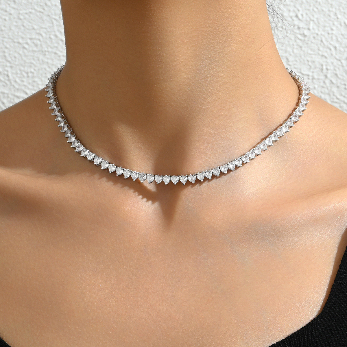 Collana geometrica minimalista a U in rame da donna con intarsio di strass, elegante catena per clavicola