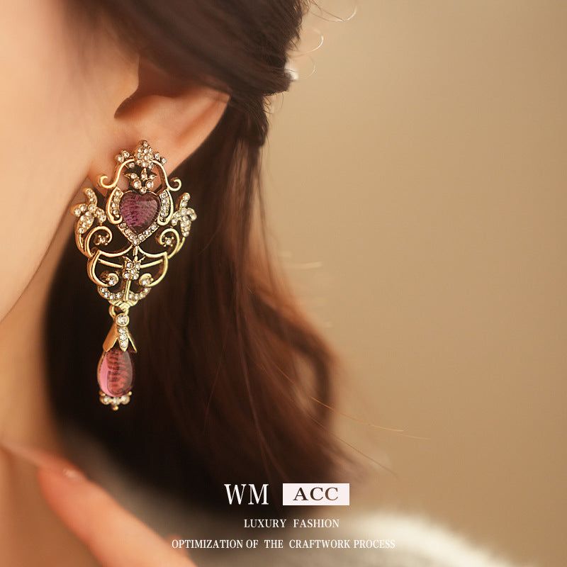 Vintage Heart-Shaped Floral Teardrop Hollow-Out Alloy Stud Earrings with Rhinestone Inlay for Women