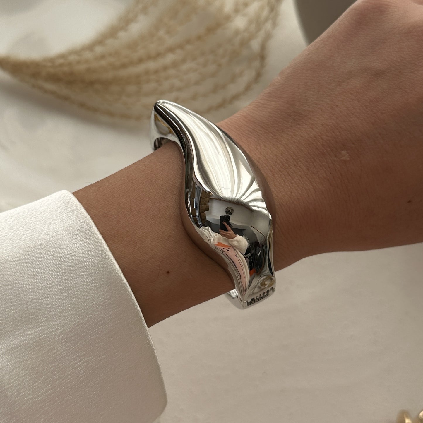 Bracciale aperto placcato in lega geometrica