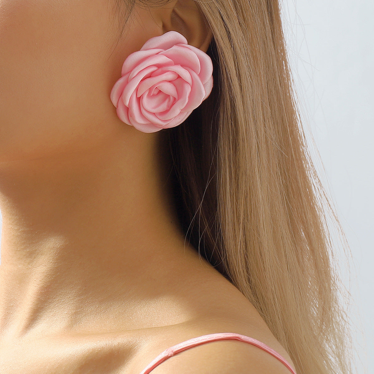 Dulces y Atrevidos Aretes Geométricos de Rosa con Detalles de Camelias de Tela en Colores Pastel Macaron