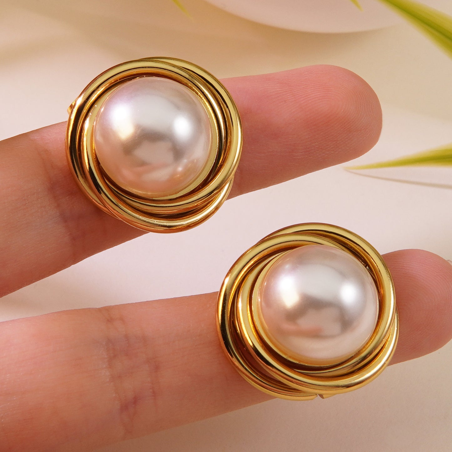 Vintage Elegant Round Geometric Plated Stainless Steel Imitation Pearl Baroque Earrings for Women