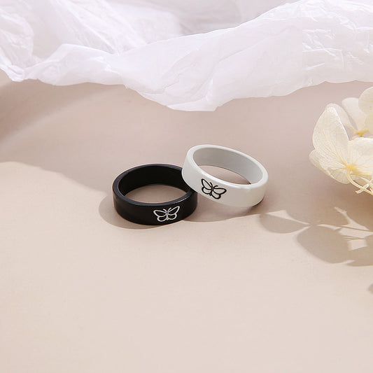 Set di Anelli da Donna Minimalisti in Resina Intagliata a Farfalla Bianca e Nera