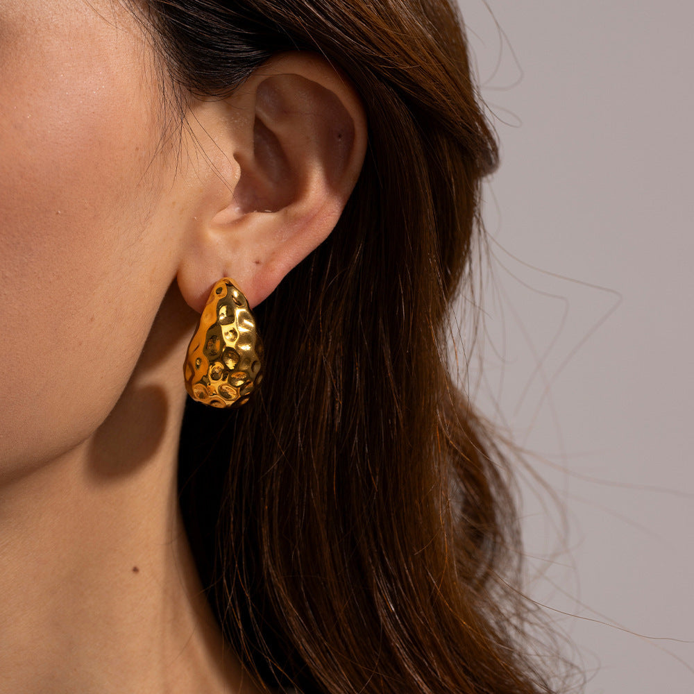 Pendientes modernos de lava para mujer de acero inoxidable chapado en oro de 18 quilates con textura geométrica martillada