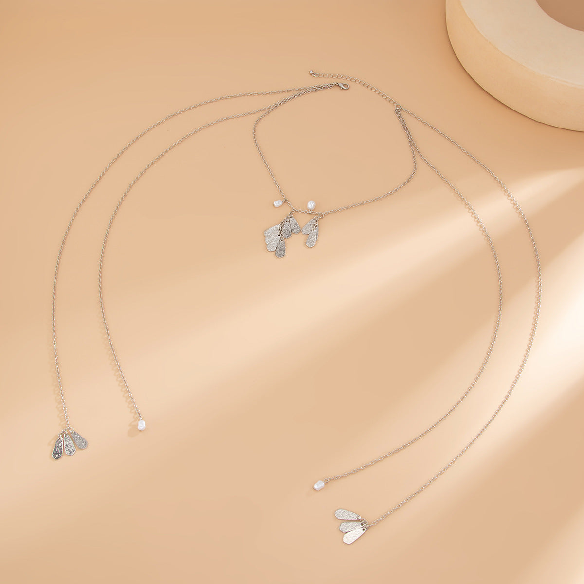 Minimalist Plated Alloy Bowknot Floral Pendant Necklace with Imitation Pearl Tassel for Women