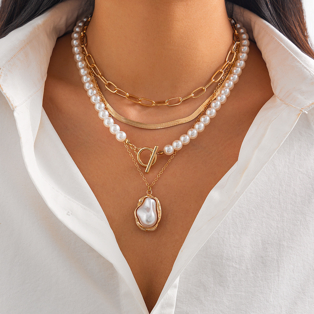 Collana pendente geometrica vintage barocca in lega con finitura placcata e catena a serpente da donna