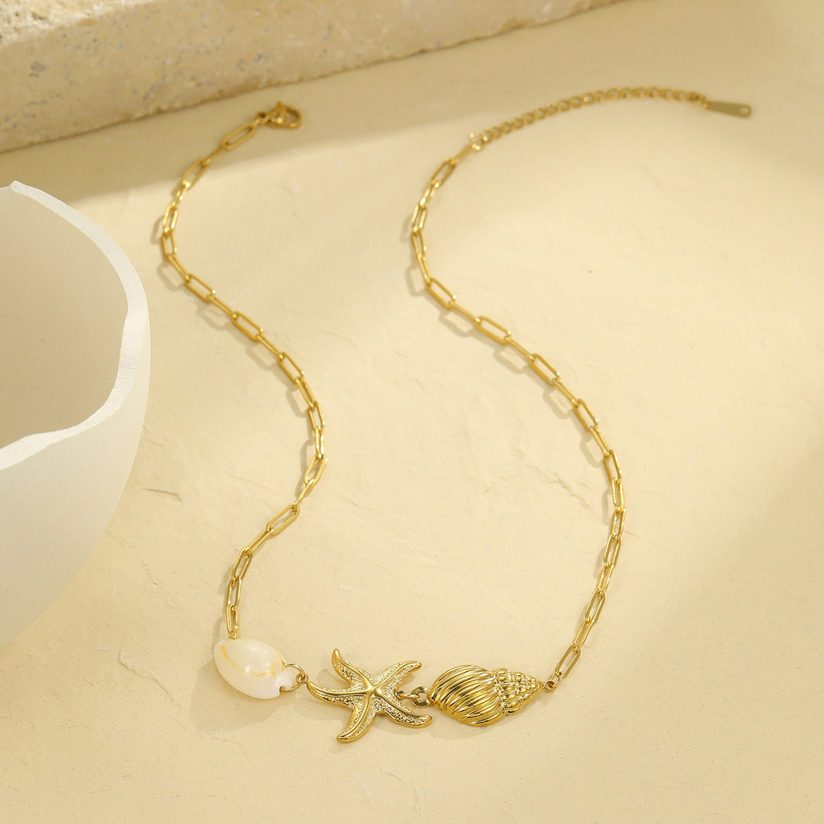 Collar con colgante de estrella de mar y conchas marinas de moda, de acero inoxidable, con diseño geométrico y acabado chapado, para mujer