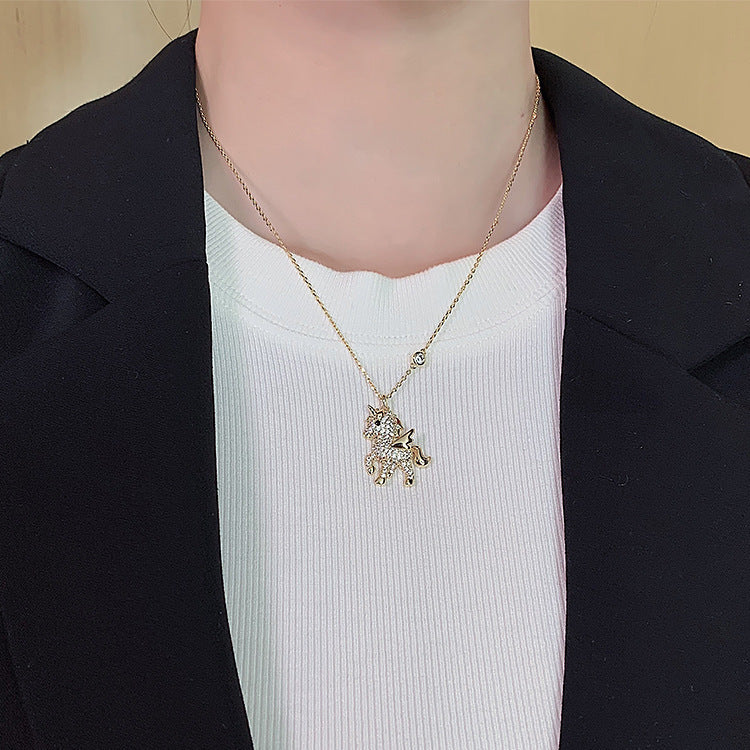 Elegant Floral Abalone-Inspired Pendant Necklace for Women in Alloy with Plated Finish, Delicate Clavicle Chain for Everyday Wear