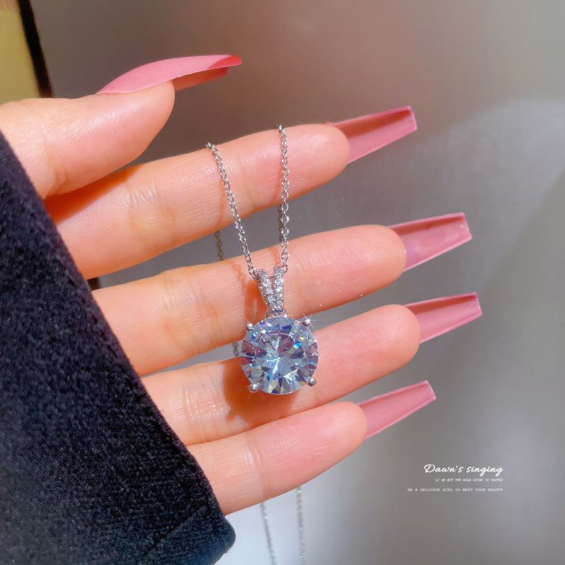 Collana da donna minimalista con intarsio di strass, in acciaio al titanio, con design geometrico