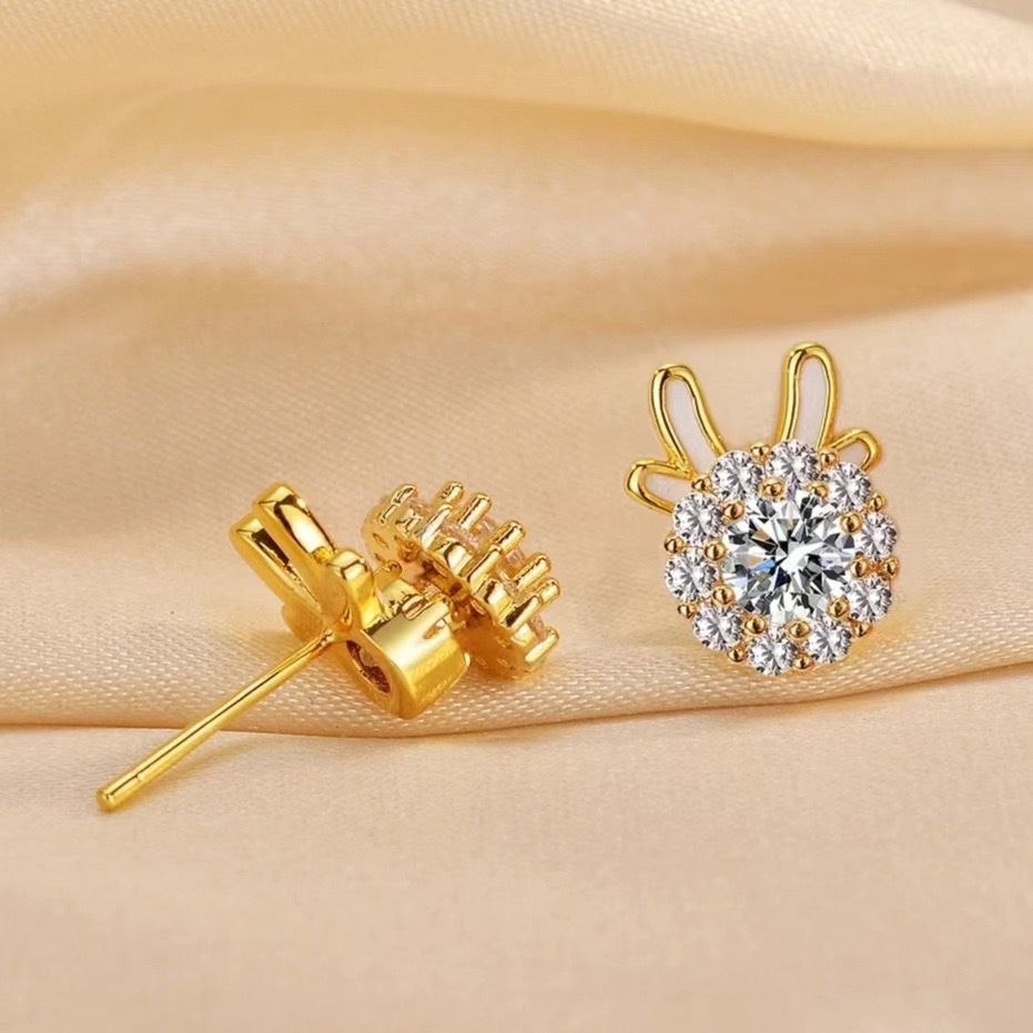 Rotatable Dragon-Shaped Titanium Steel Earrings for Lunar New Year and Zodiac Year with Electroplated Finish