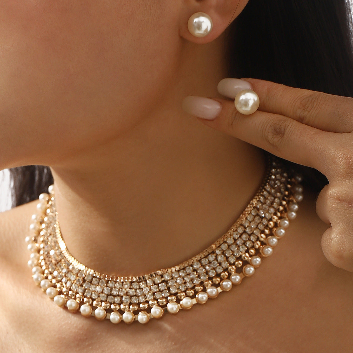 Collana girocollo e orecchini di lusso con perle e strass geometrici rotondi, con lavorazione a intarsio