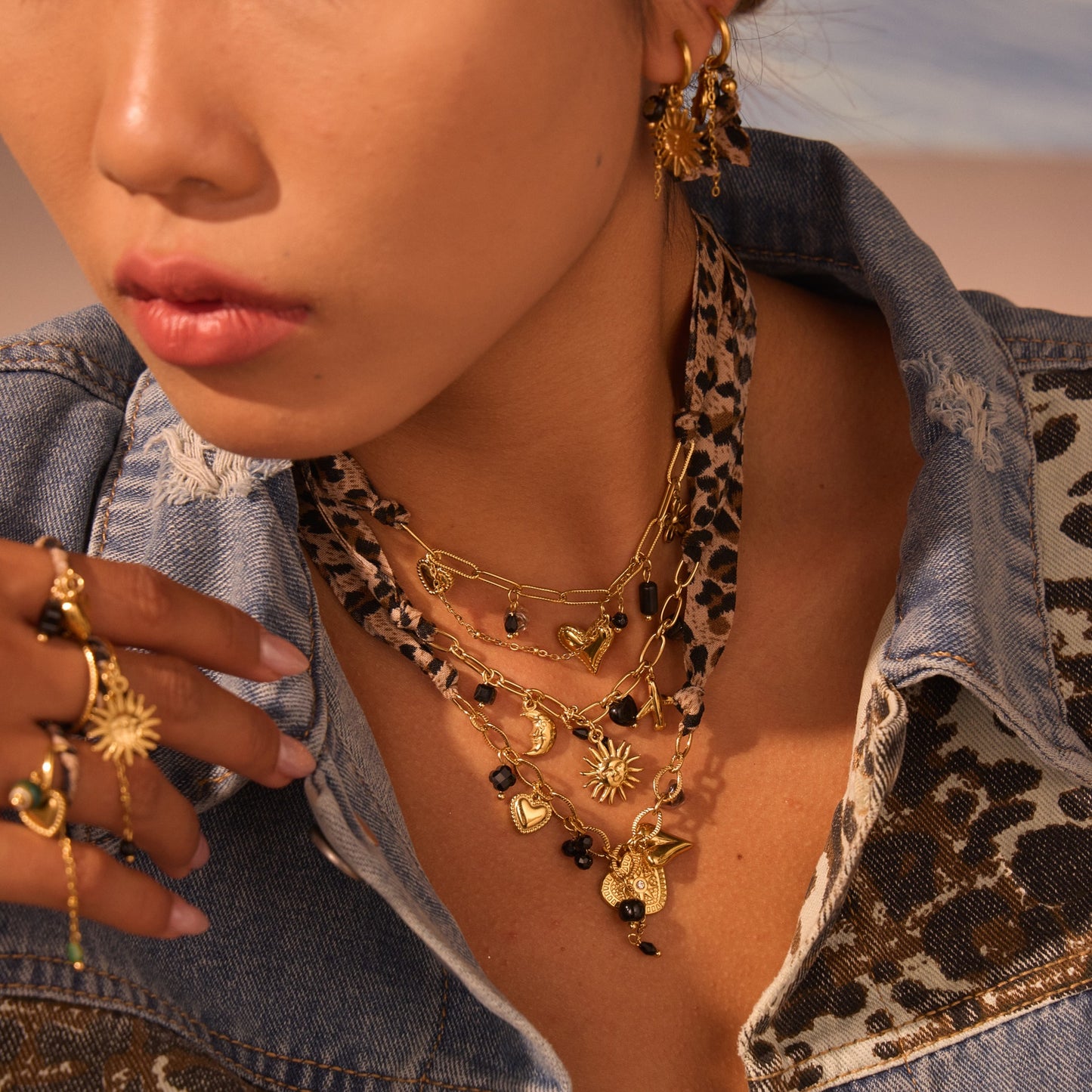 Orecchini da donna in acciaio inossidabile con ciondolo a cuore e sole con stampa leopardata alla moda e finitura galvanica