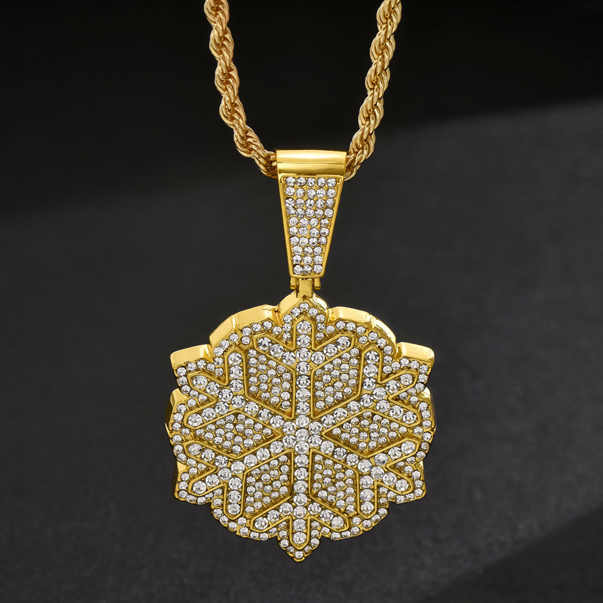 Collar con colgante de aleación con forma de copo de nieve estilo hip hop con incrustaciones de diamantes de imitación para mujer
