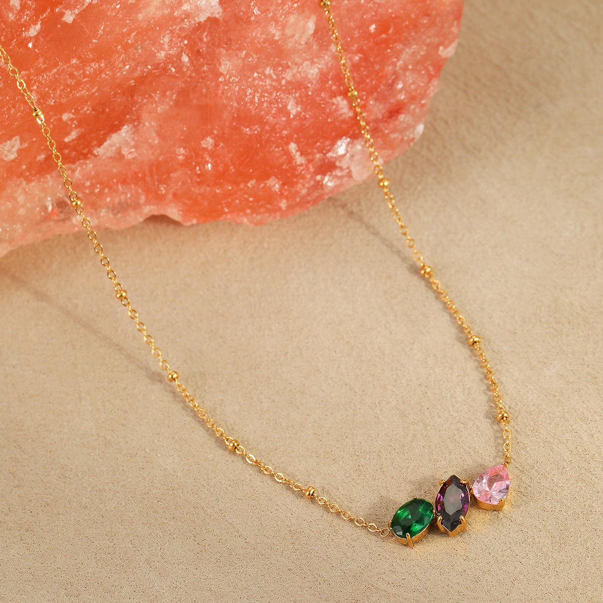 Collar de circonita con forma de lágrima, minimalista y a la moda, de acero inoxidable con chapado en oro de 18 quilates para mujer