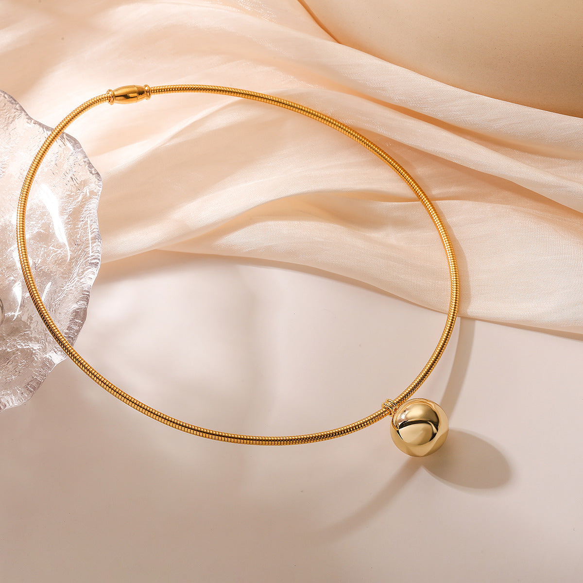 Collana pendente a stella geometrica minimalista da donna in acciaio al titanio con design irregolare e stile a medaglione d'ispirazione vintage