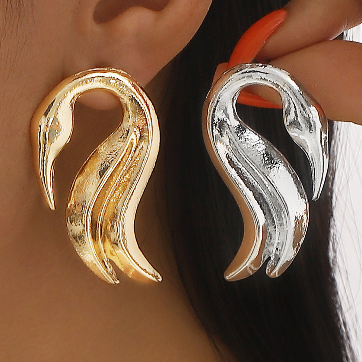 Minimalist Swan-Shaped Geometric Zinc Alloy Earrings for Women with Plated Finish