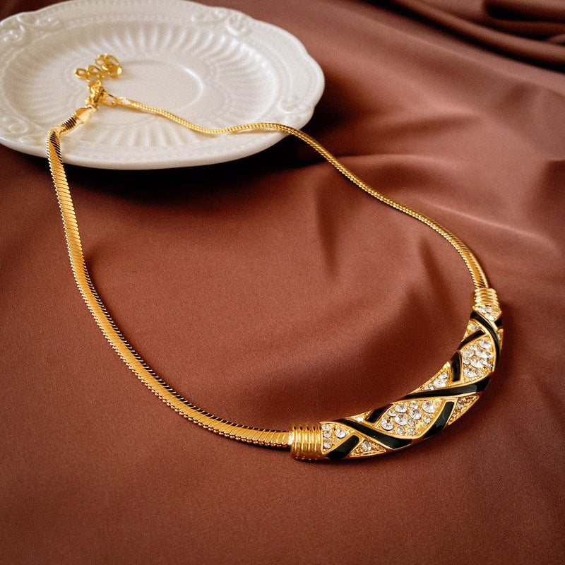 Vintage Geometric Pendant Necklace for Women Alloy Chain with Plated Finish Minimalist Retro Aesthetic