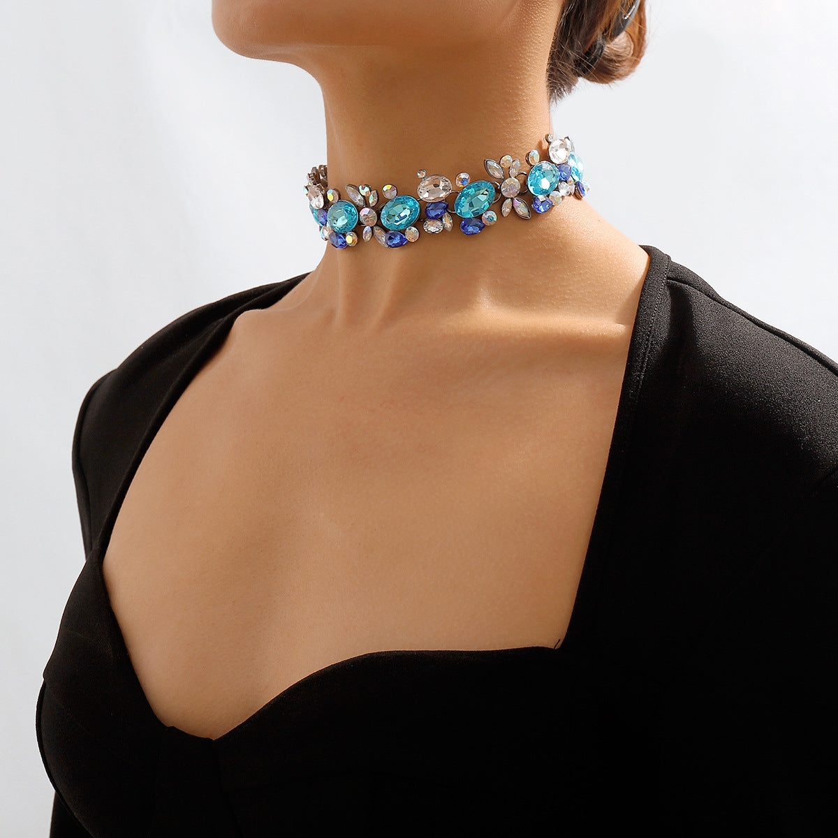 Collar llamativo de aleación chapada con incrustaciones de diamantes de imitación, diseño geométrico vintage atrevido, para mujer