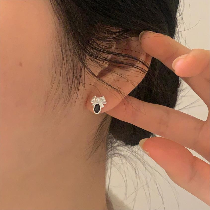 Aretes de lazo minimalistas con perlas y circonitas cúbicas en plata de ley 925 con acabado chapado