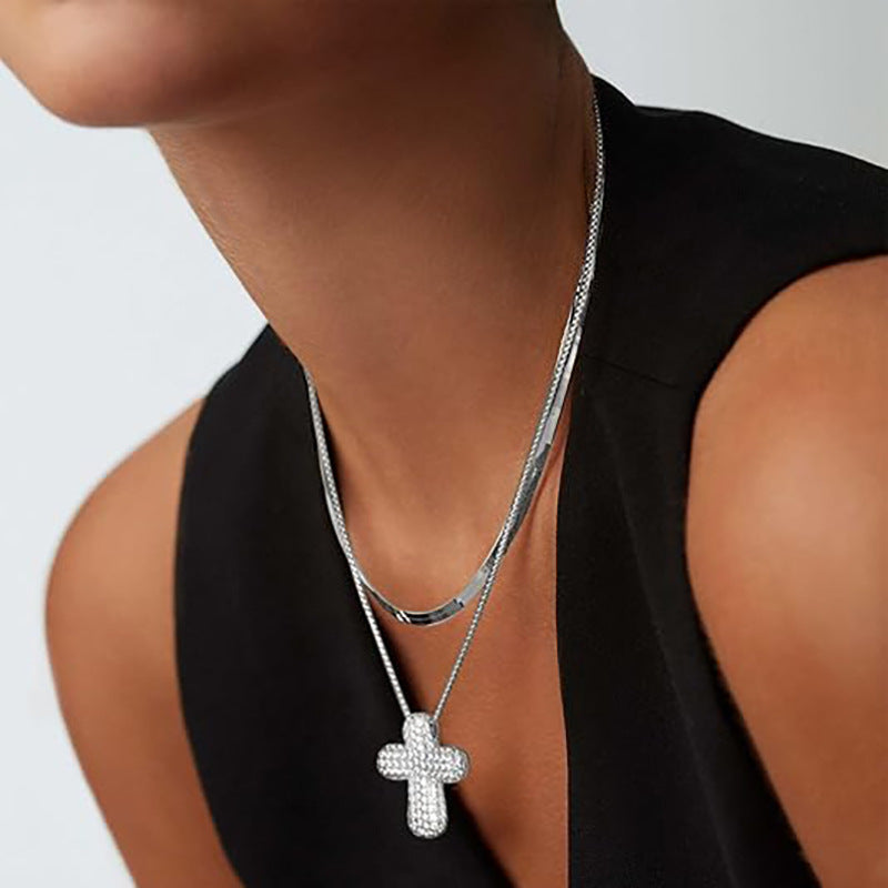 Elegante Ciondolo a Croce in Ottone con Zirconi Incastonati, Collana con Catena a Scatola Unisex