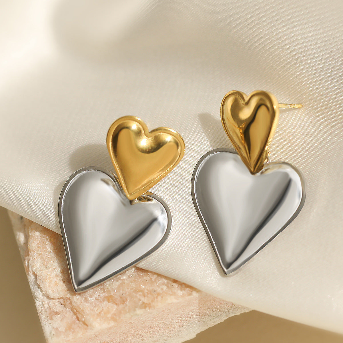 Minimalist Heart-Shaped Stainless Steel Earrings for Women with Contrasting Color Accent and Geometric Design