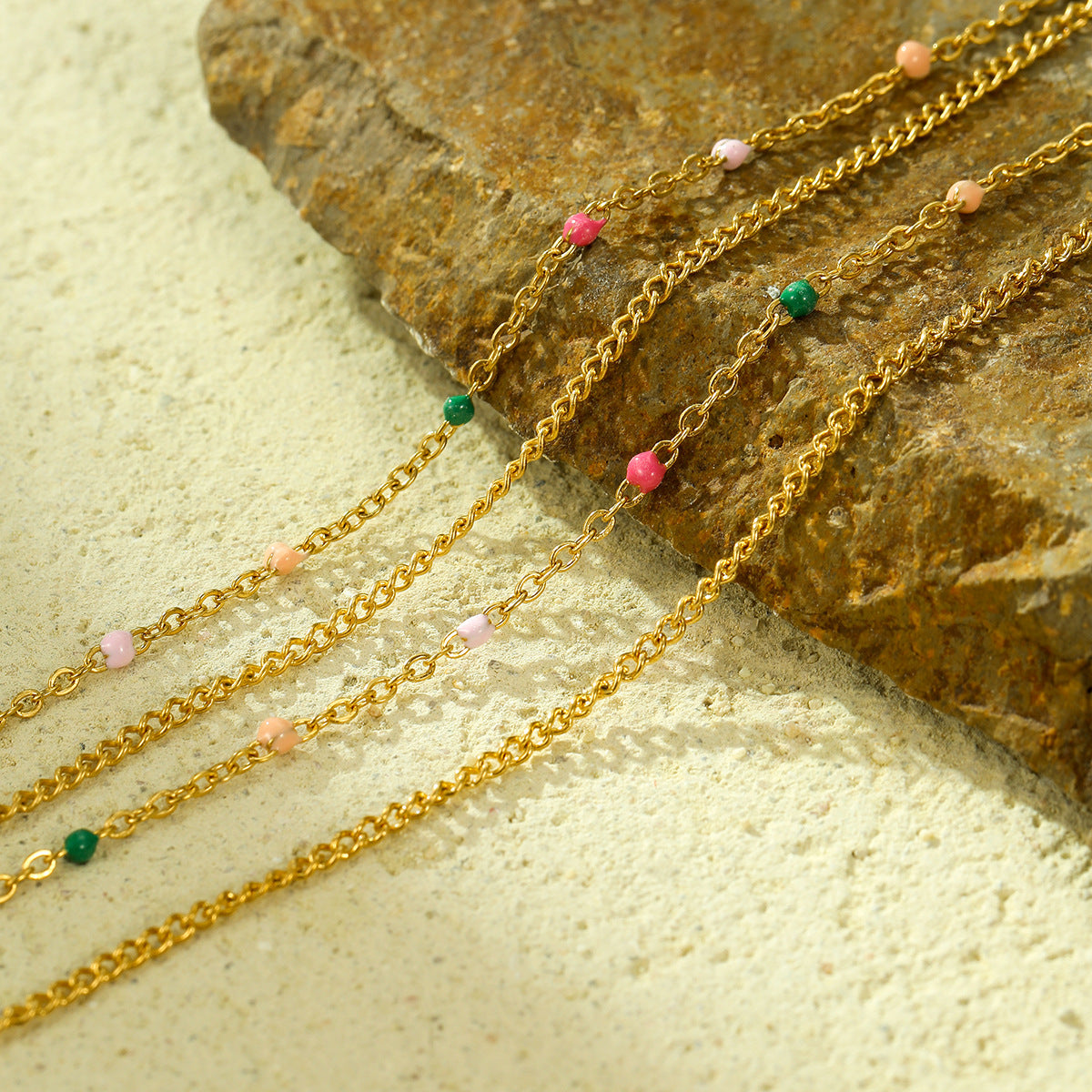 Collar de Clavícula Minimalista de Acero Inoxidable con Múltiples Cadenas y Cuentas Redondas Coloridas para Mujer