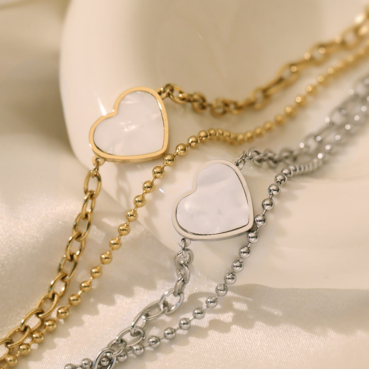 Bracciale da donna minimalista a forma di cuore in acciaio inossidabile placcato oro 18 carati, bracciale alla moda impilabile a doppio strato