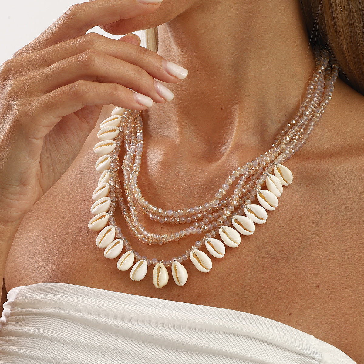 Collana multistrato fatta a mano stile vacanza con ciondolo a conchiglia e strass
