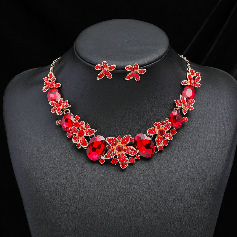 Exaggerated Vintage Floral and Leaf Pendant Necklace Set with Rhinestone Inlay on O-Chain Alloy Jewelry for Women
