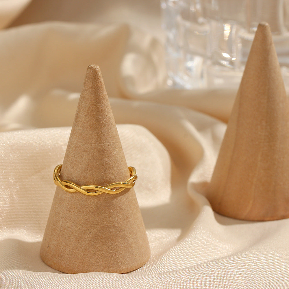 Anello da donna minimalista geometrico in acciaio inossidabile placcato oro 18 carati
