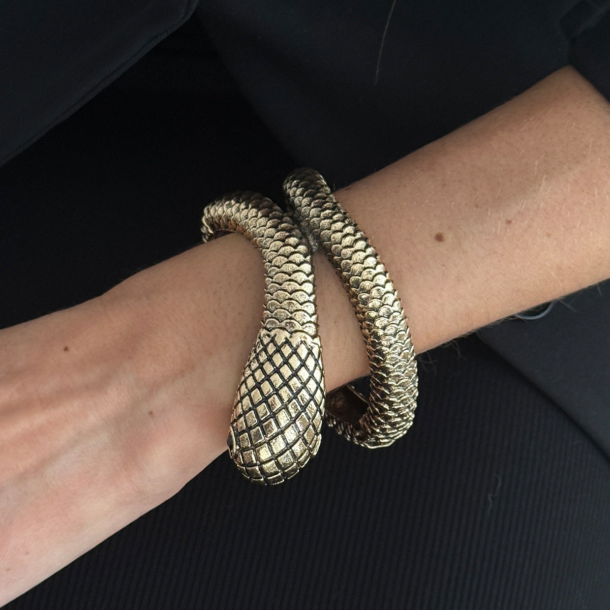 Vintage Geometric Round Zinc Alloy Plated Open Cuff Bracelet with Distressed Texture