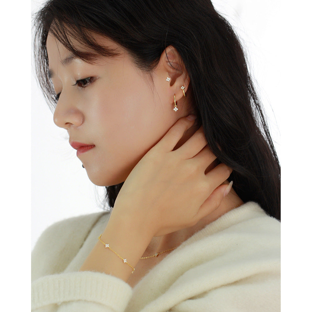Elegante juego de joyas de plata esterlina 925 con trébol de cuatro hojas para mujer con collar, pulsera y aretes con colgante floral chapado
