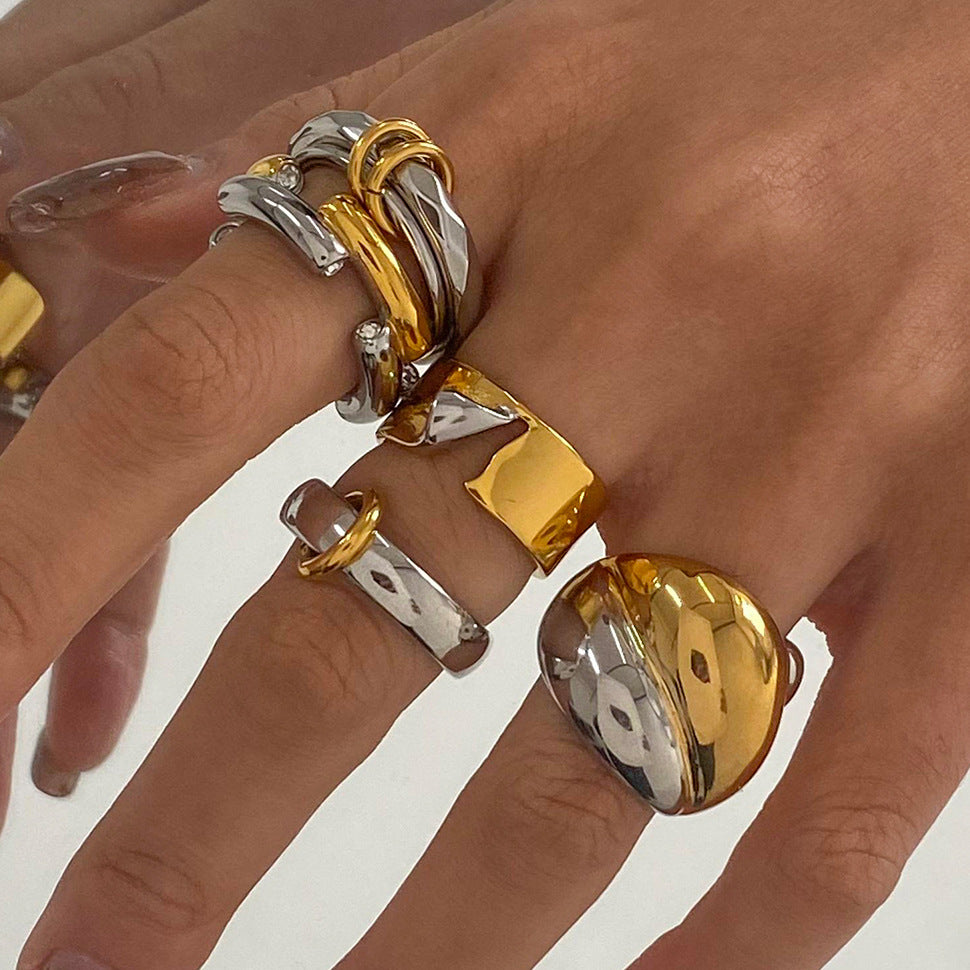 Anello geometrico minimalista in acciaio inossidabile con finitura galvanica per donna