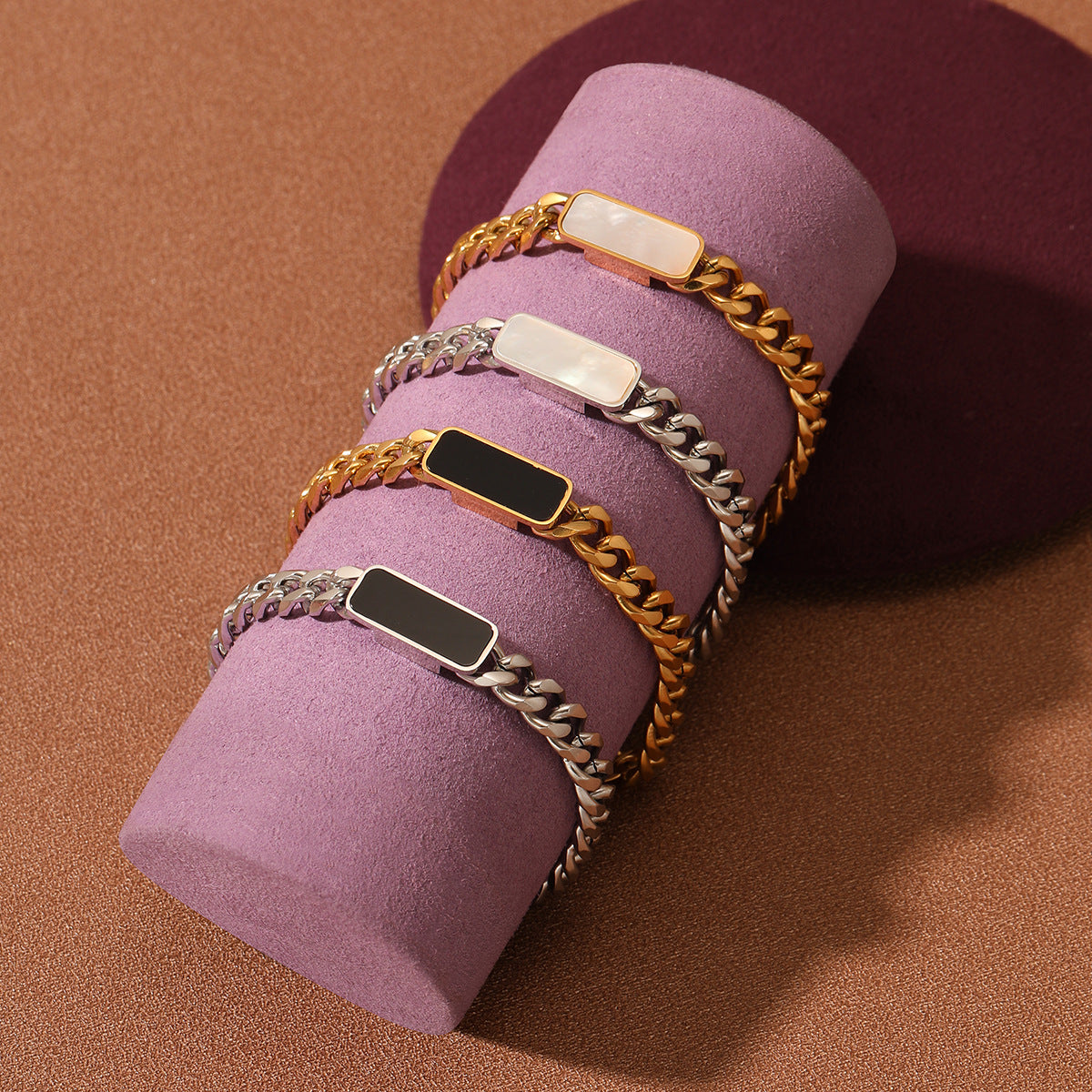 Fashionable Geometric Square Black and White Mother-of-Pearl Titanium Steel Bracelet with 18K Gold Plating for Women