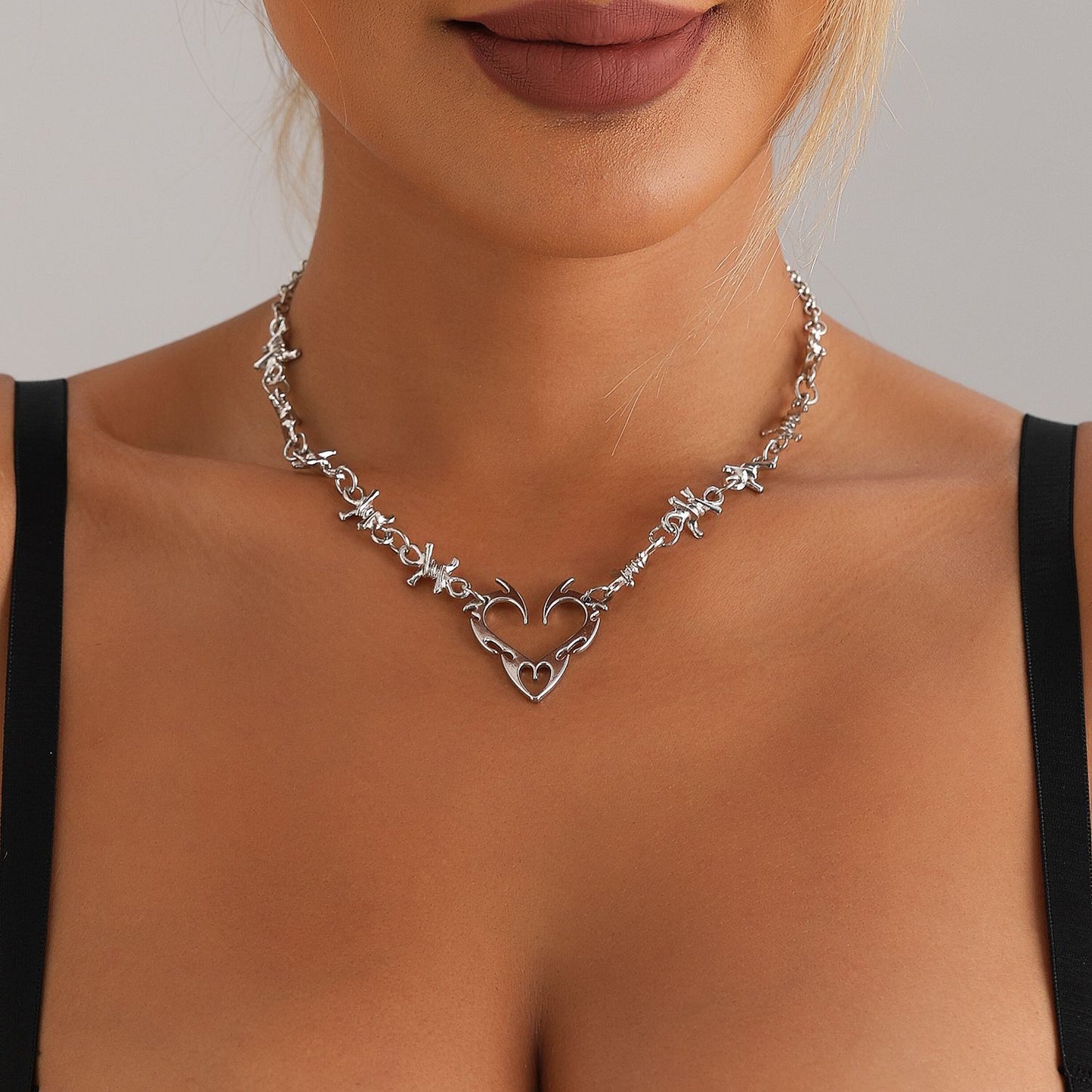 Vintage Y2K Edgy Heart-Shaped Alloy Pendant Necklace with Flame Totem Design for Women