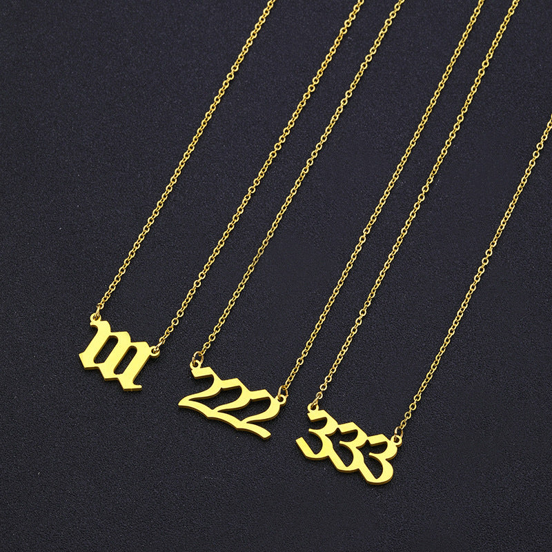 Collana con Ciondolo Numerico Geometrico in Acciaio Inossidabile Minimalista da Donna con Finitura Placcata e Catena a O
